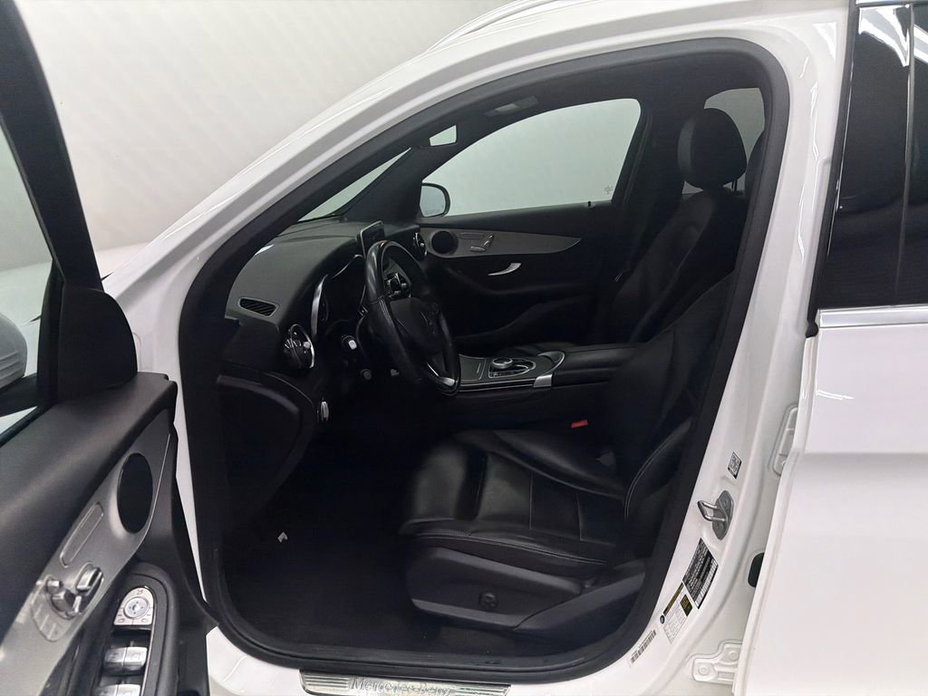 Used 2019 Mercedes-Benz GLC 300 w/ Premium Package image 9