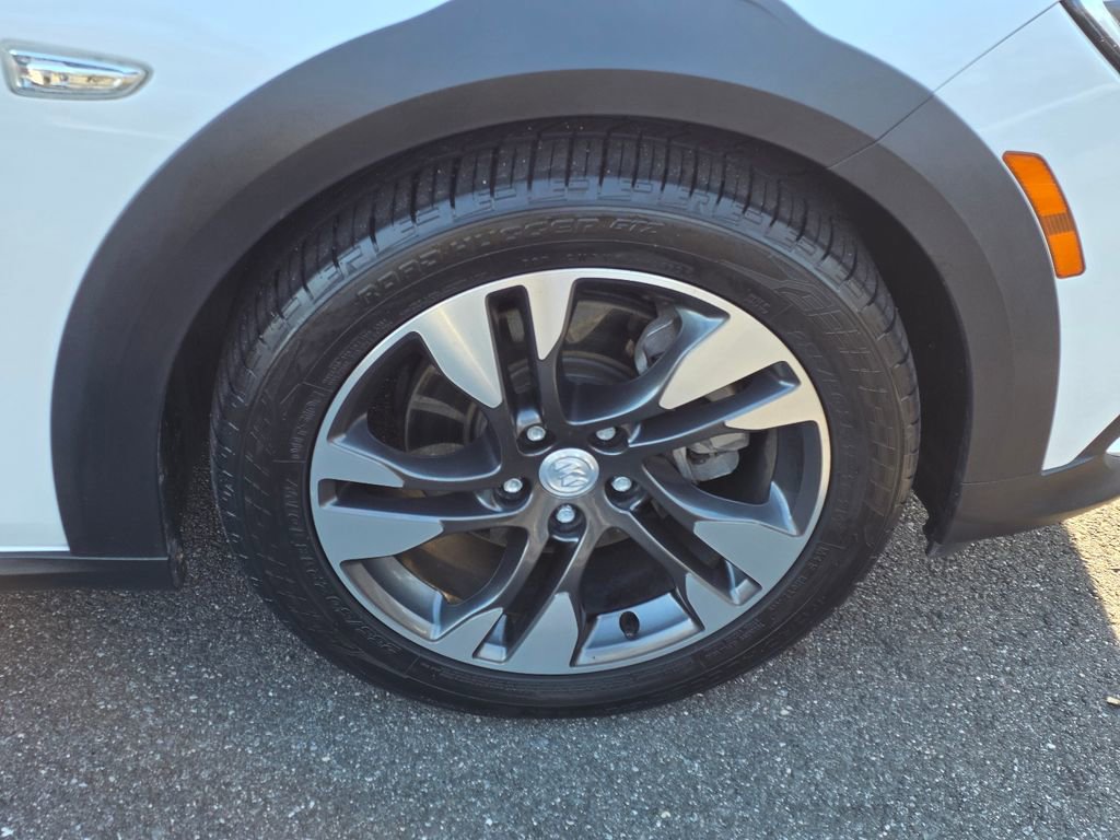 Used 2018 Buick Regal Essence w/ Driver Confidence Package #1 image 8