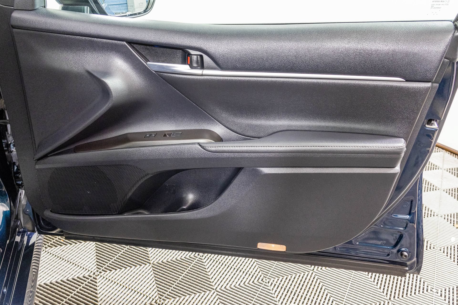 Used 2021 Toyota Camry XLE FWD image 45