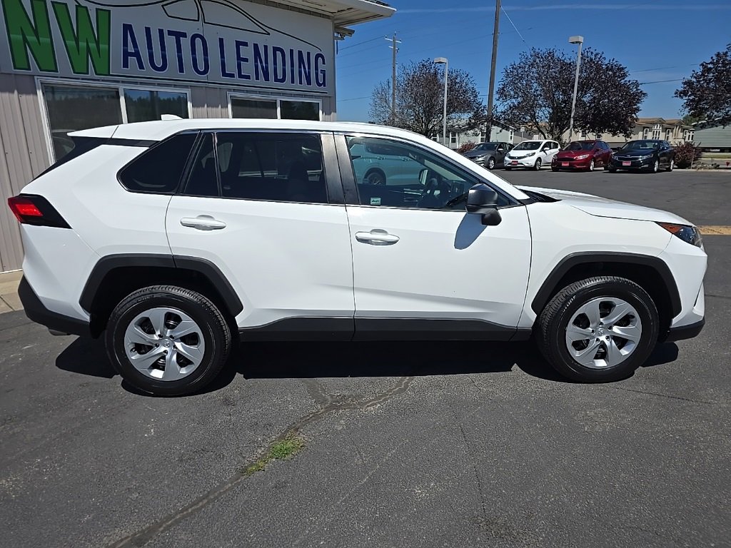 Used 2022 Toyota RAV4 LE image 8