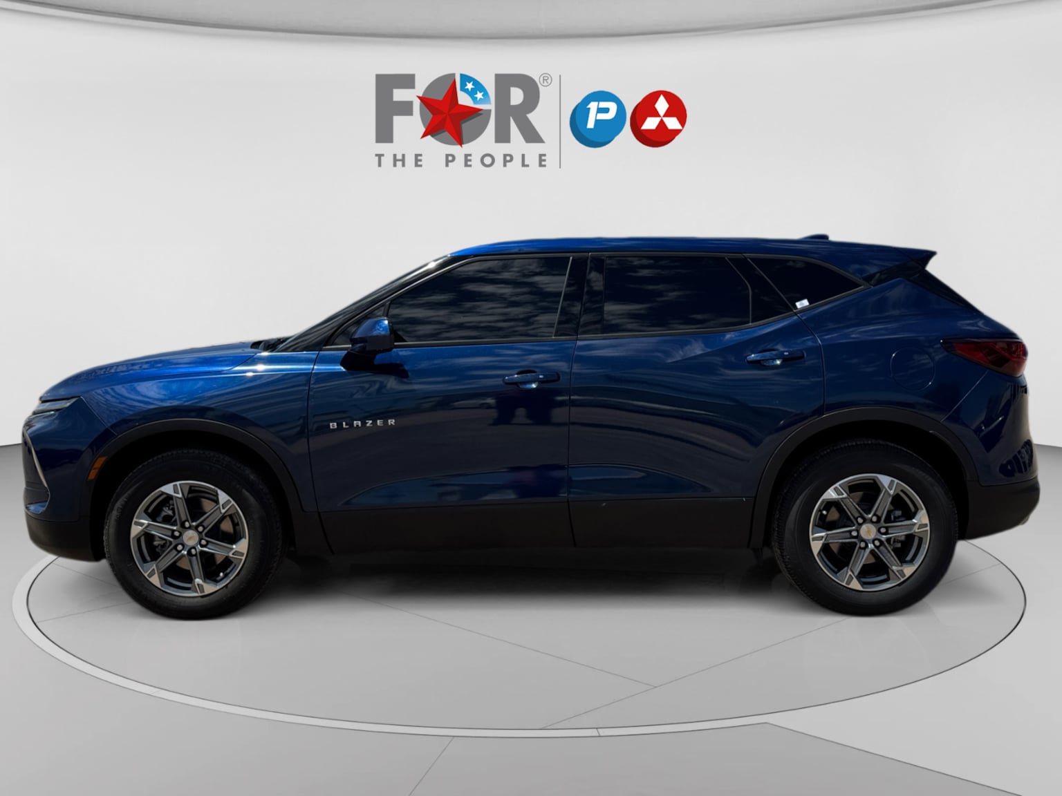 Used 2023 Chevrolet Blazer LT FWD image 2