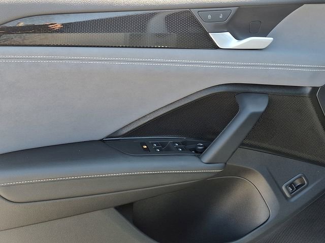 Certified 2025 Volkswagen Tiguan SE R-Line image 13