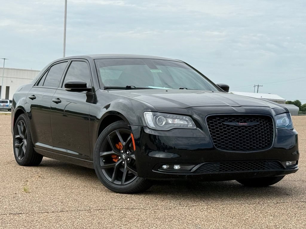 Used 2022 Chrysler 300 S RWD image 2
