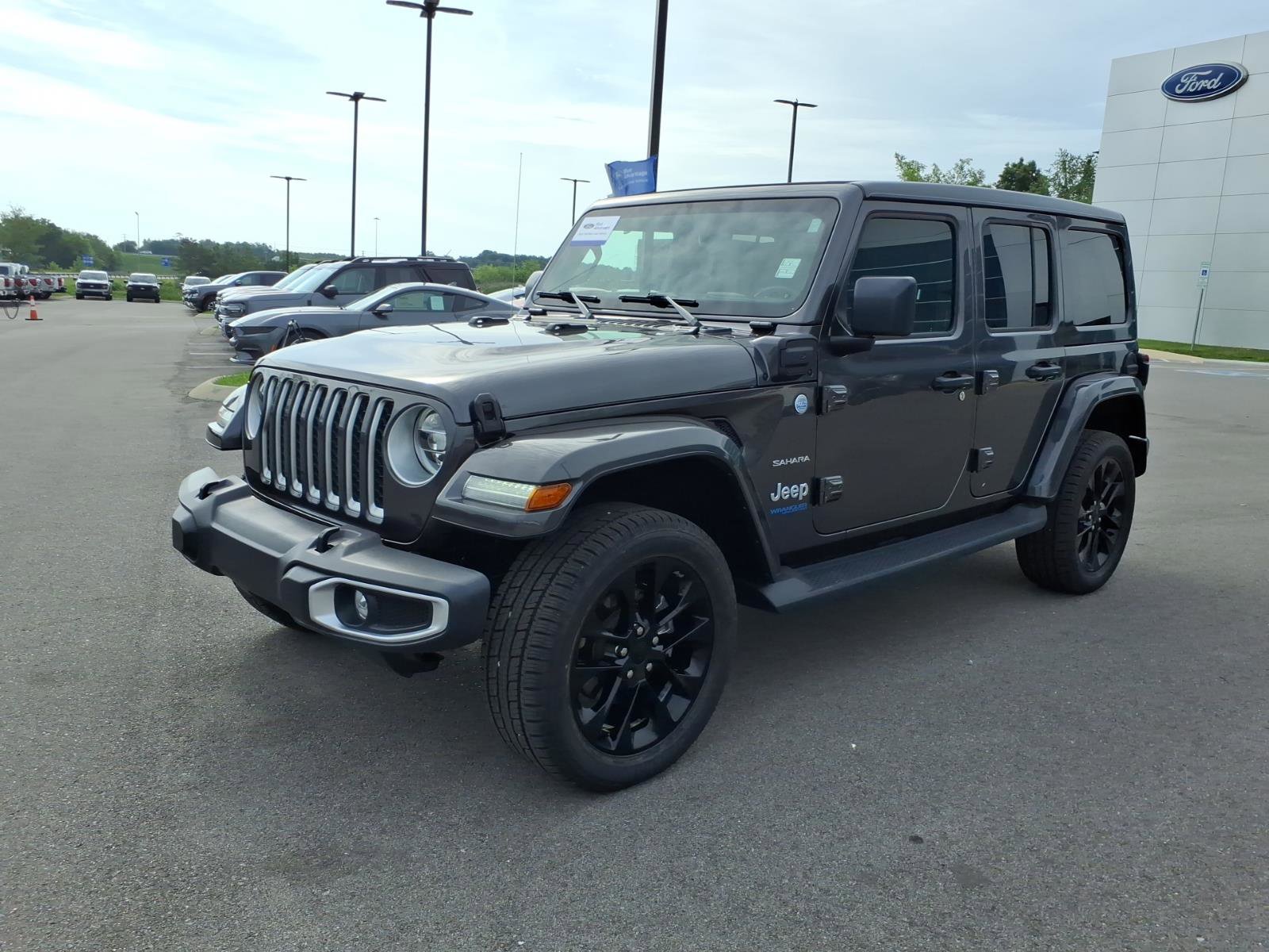 Used 2021 Jeep Wrangler Unlimited Sahara w/ Cold Weather Group AWD/4WD image 7