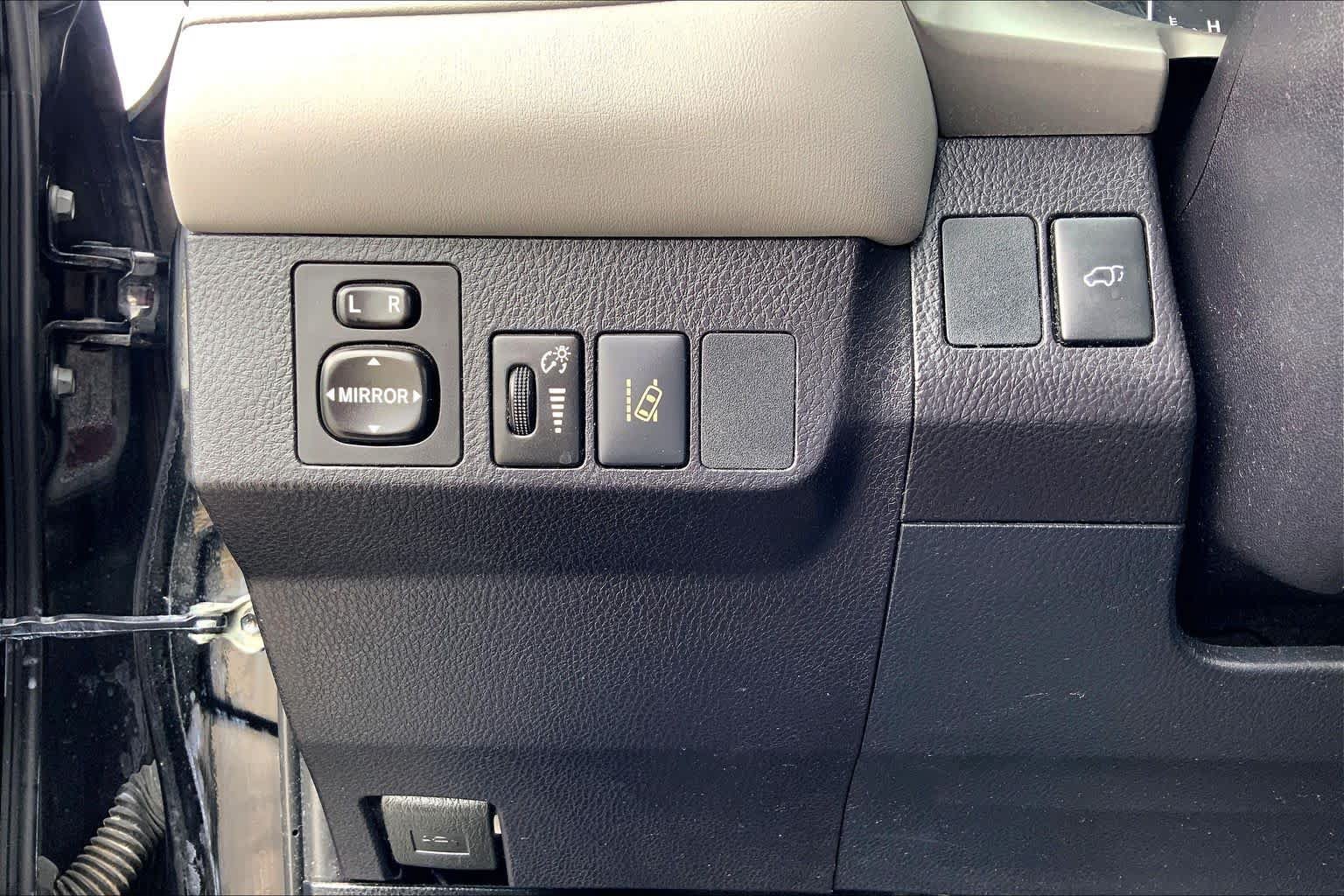 Used 2017 Toyota RAV4 XLE FWD image 33