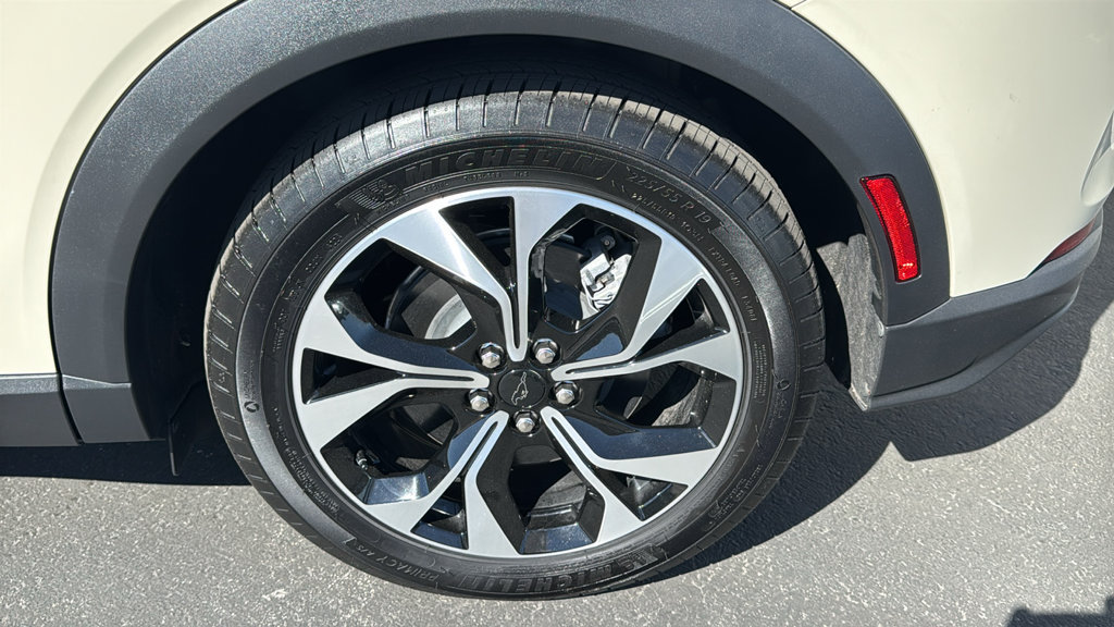 Certified 2025 Ford Mustang Mach-E Select RWD image 9