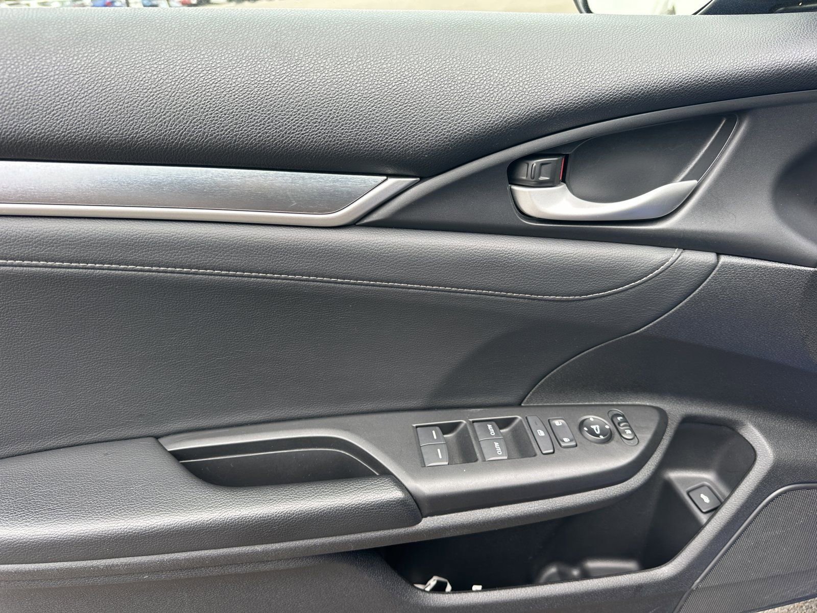 Used 2018 Honda Civic EX-L image 10