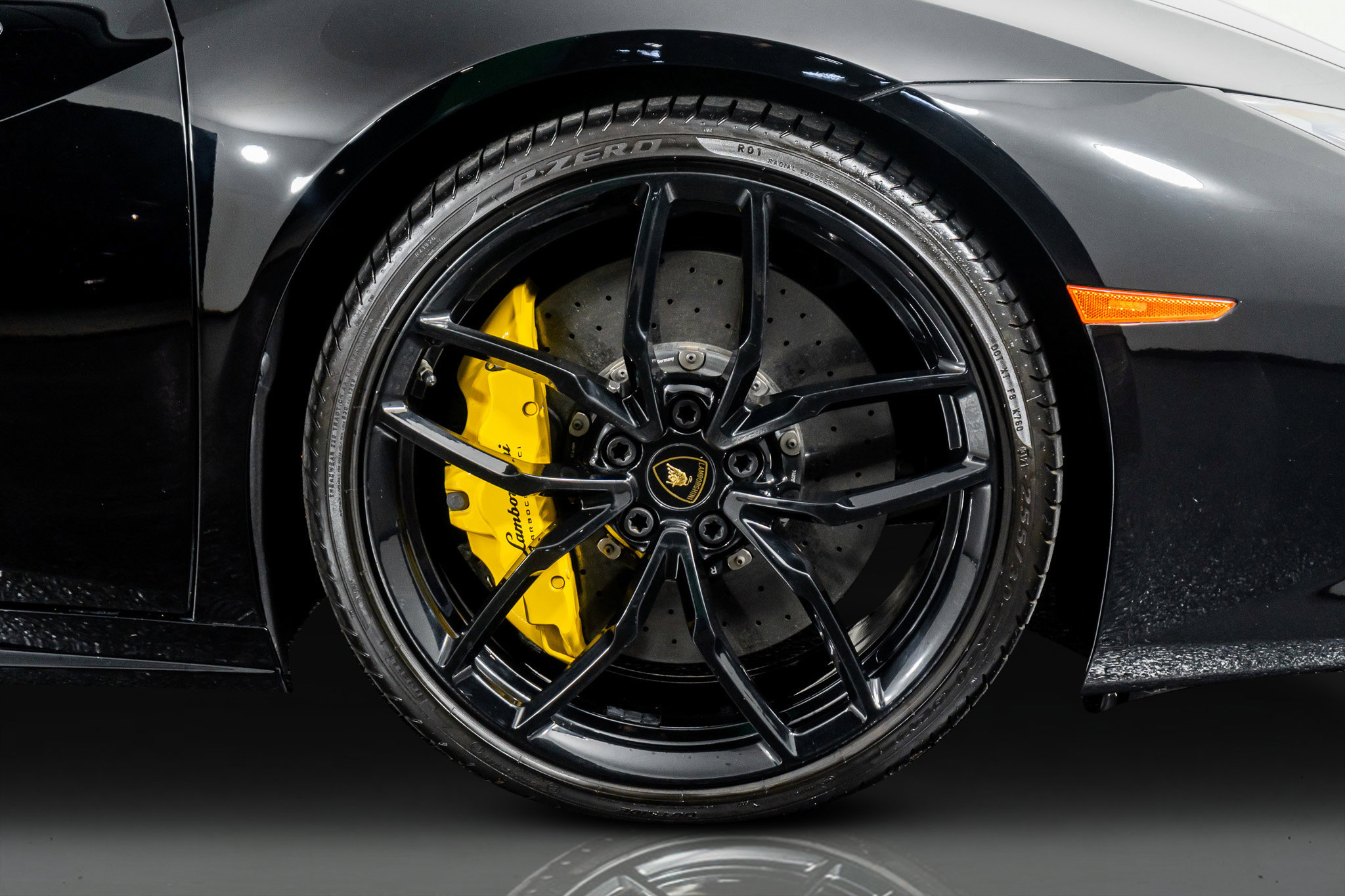 Used 2016 Lamborghini Huracan LP 610-4 image 8