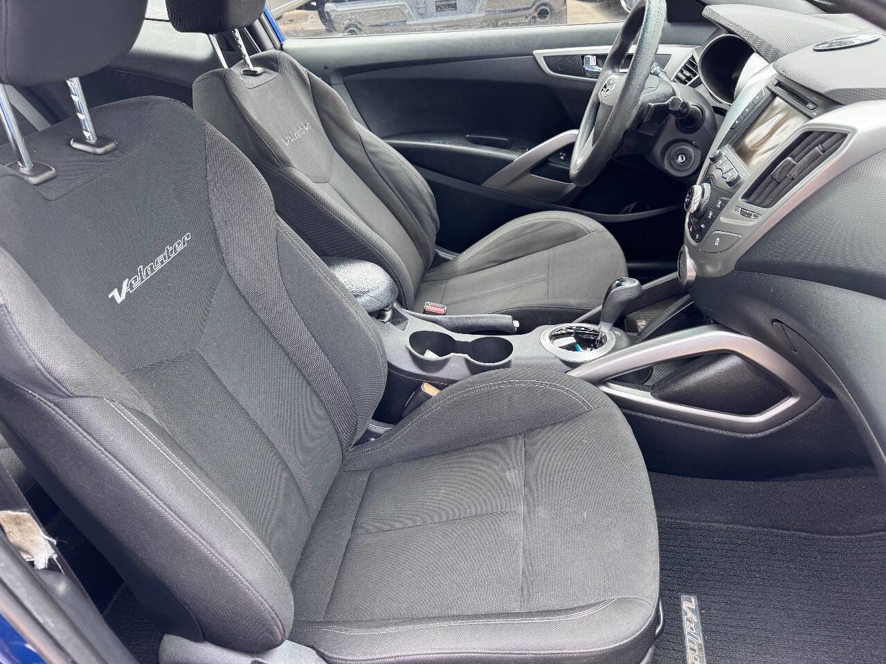 Used 2016 Hyundai Veloster FWD image 6