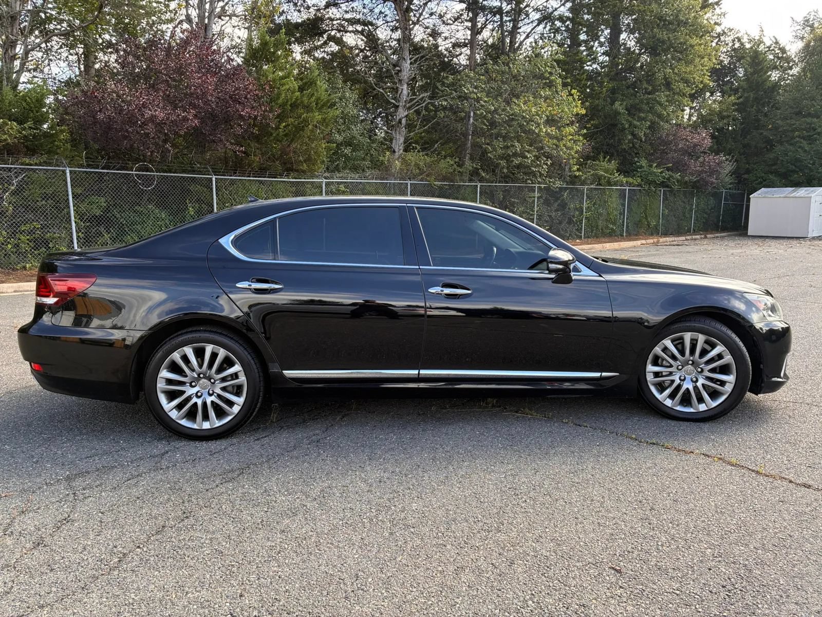Used 2013 Lexus LS 460 L w/ All-Weather Pkg RWD image 12