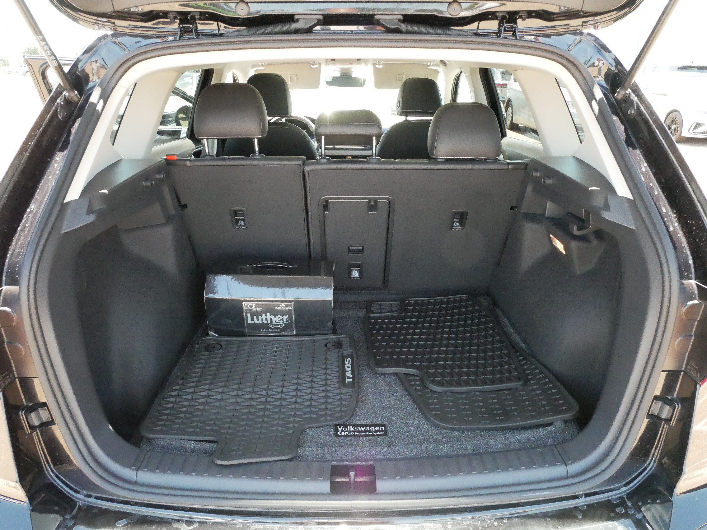 Used 2023 Volkswagen Taos SE w/ Panoramic Sunroof Package AWD/4WD image 18