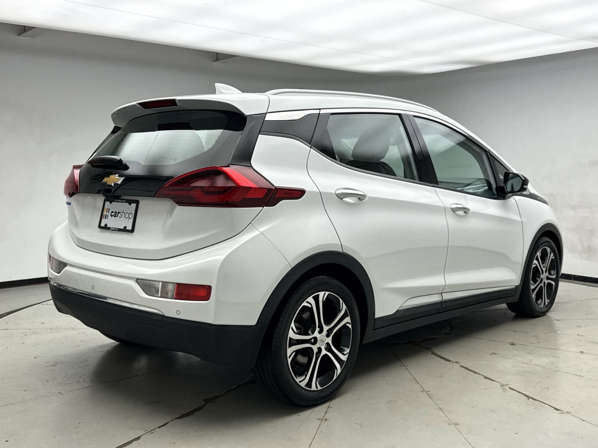 Used 2021 Chevrolet Bolt Premier w/ Infotainment Package FWD image 5