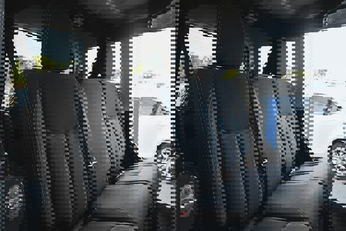 Used 2015 Jeep Wrangler Unlimited Rubicon w/ Connectivity Group image 28