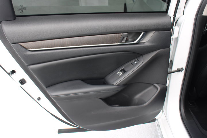Used 2022 Honda Accord Touring image 13