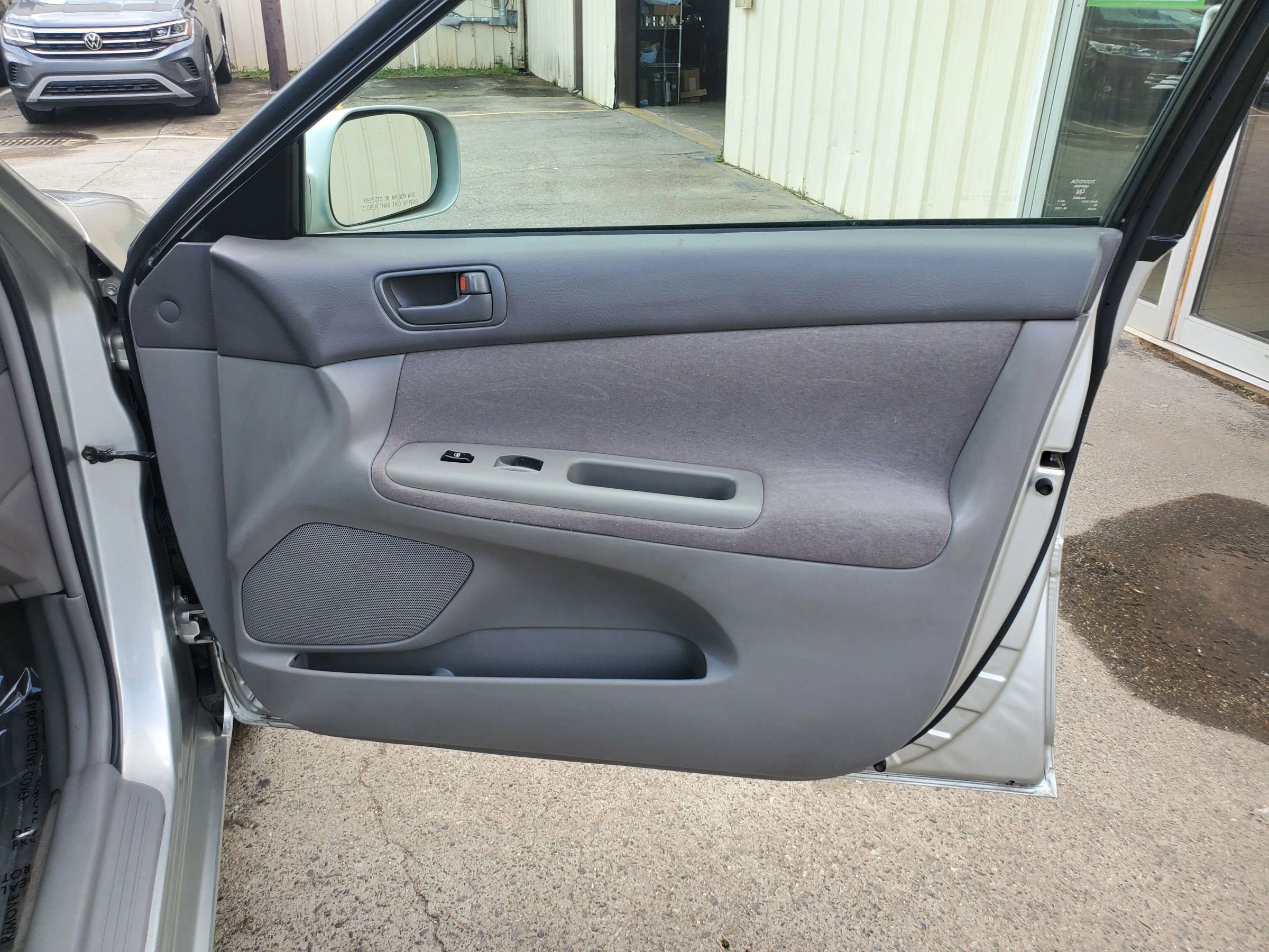 Used 2004 Toyota Camry LE image 18