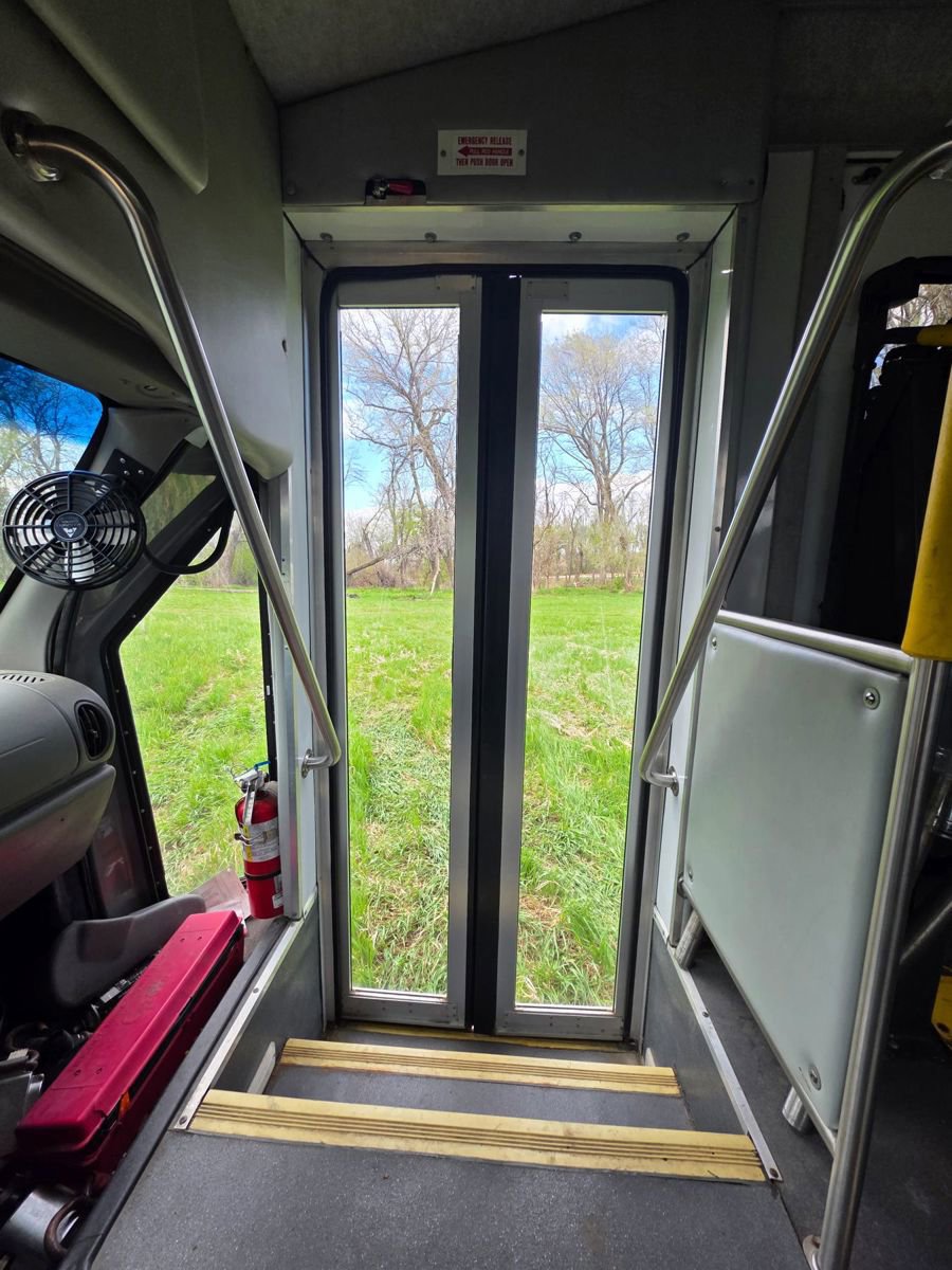 Used 2006 Ford E-450 and Econoline 450 RWD image 9