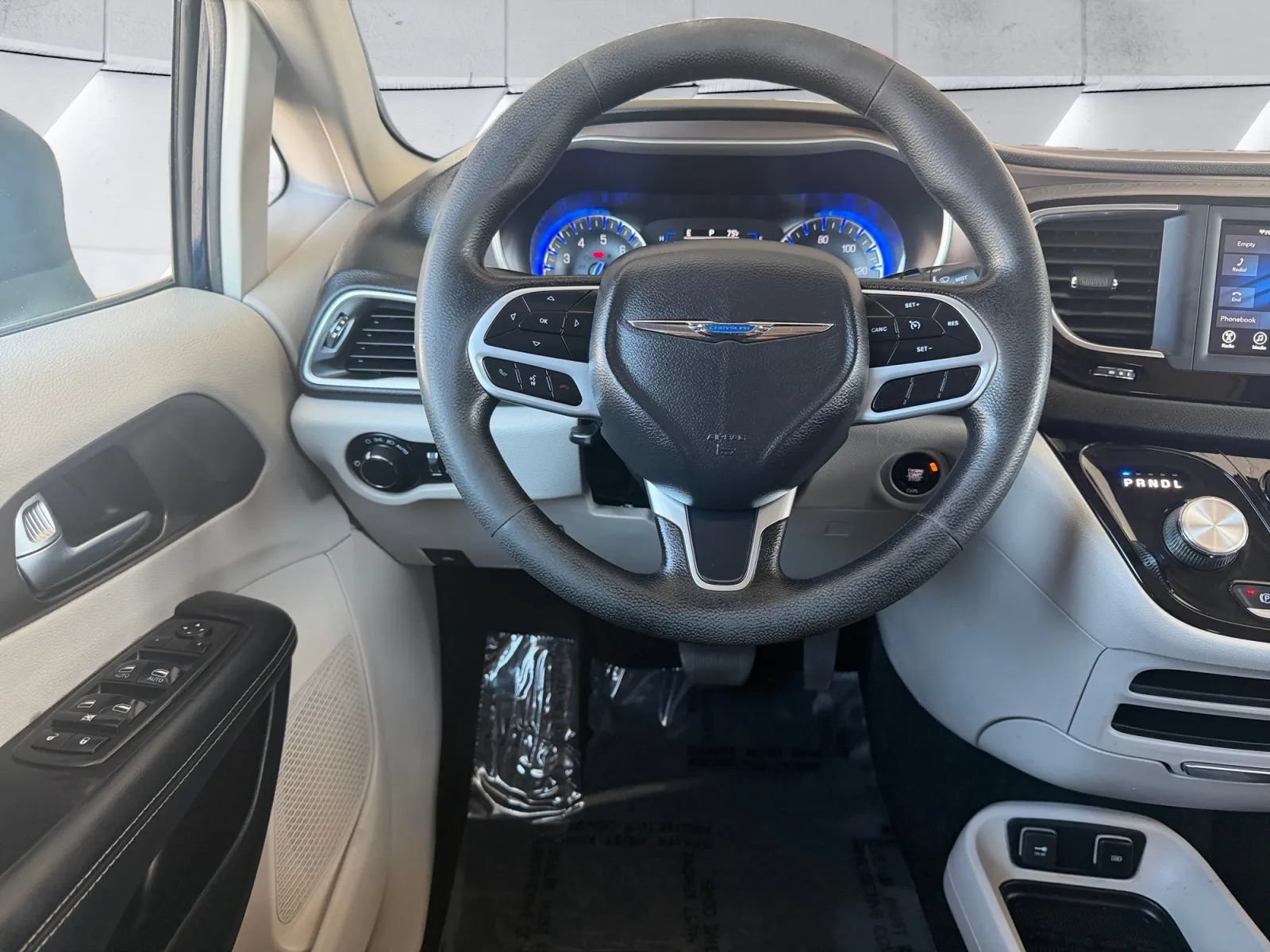 Used 2020 Chrysler Voyager Lxi FWD image 12