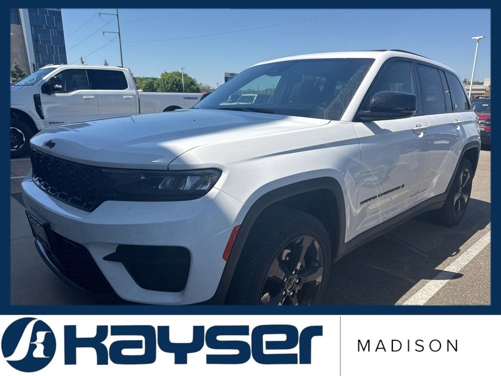 Used 2023 Jeep Grand Cherokee Altitude AWD/4WD image 2