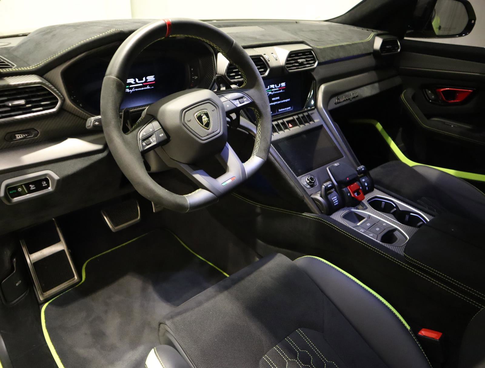 Used 2023 Lamborghini Urus Performante image 21