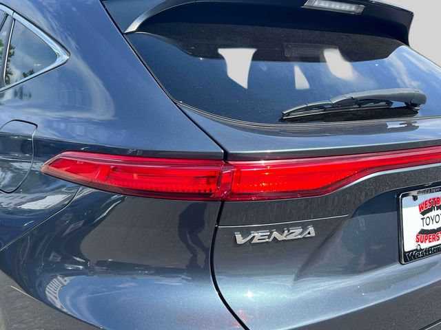 Certified 2021 Toyota Venza LE w/ Carpet Mat Package (TMS) AWD/4WD image 13