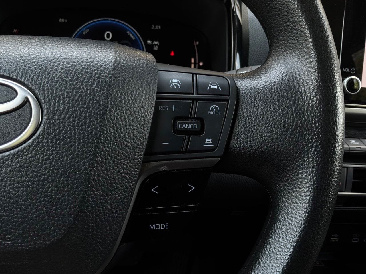 Used 2025 Toyota Camry LE FWD image 33