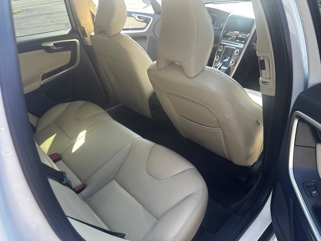 Used 2016 Volvo XC60 T6 Platinum w/ Climate Package AWD/4WD image 10