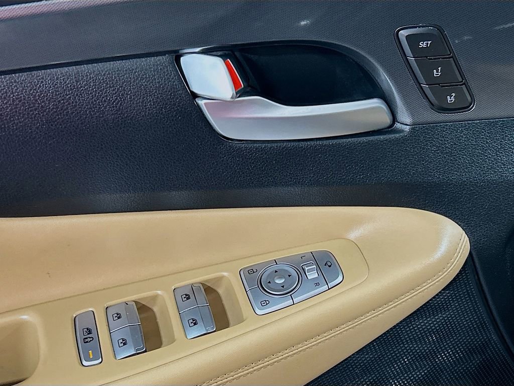 Used 2023 Hyundai Santa Fe Calligraphy w/ Cargo Package image 16