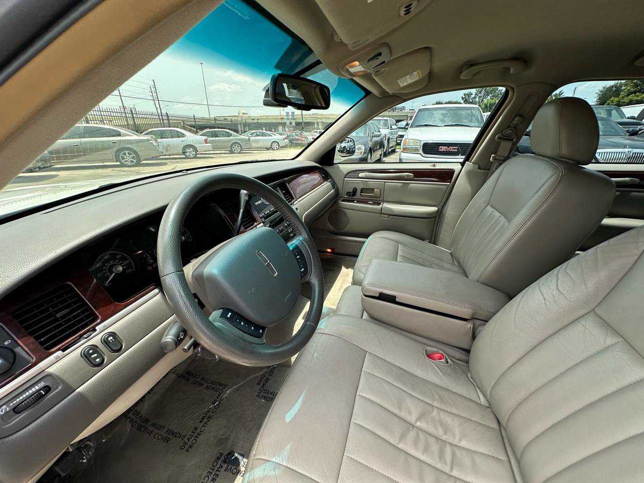 Used 2006 Lincoln Town Car Signature RWD image 45