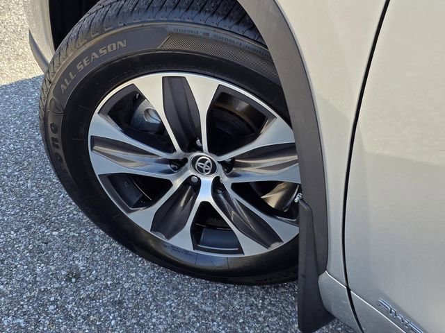 Used 2022 Toyota Highlander XLE image 38