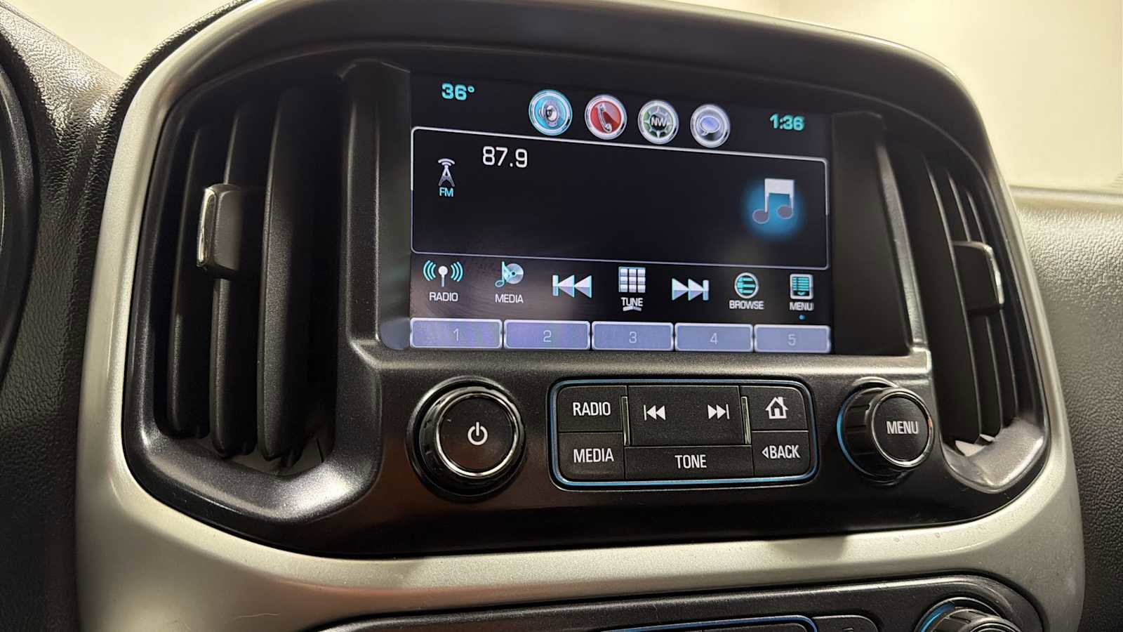 Used 2016 Chevrolet Colorado LT w/ LT Convenience Package image 18