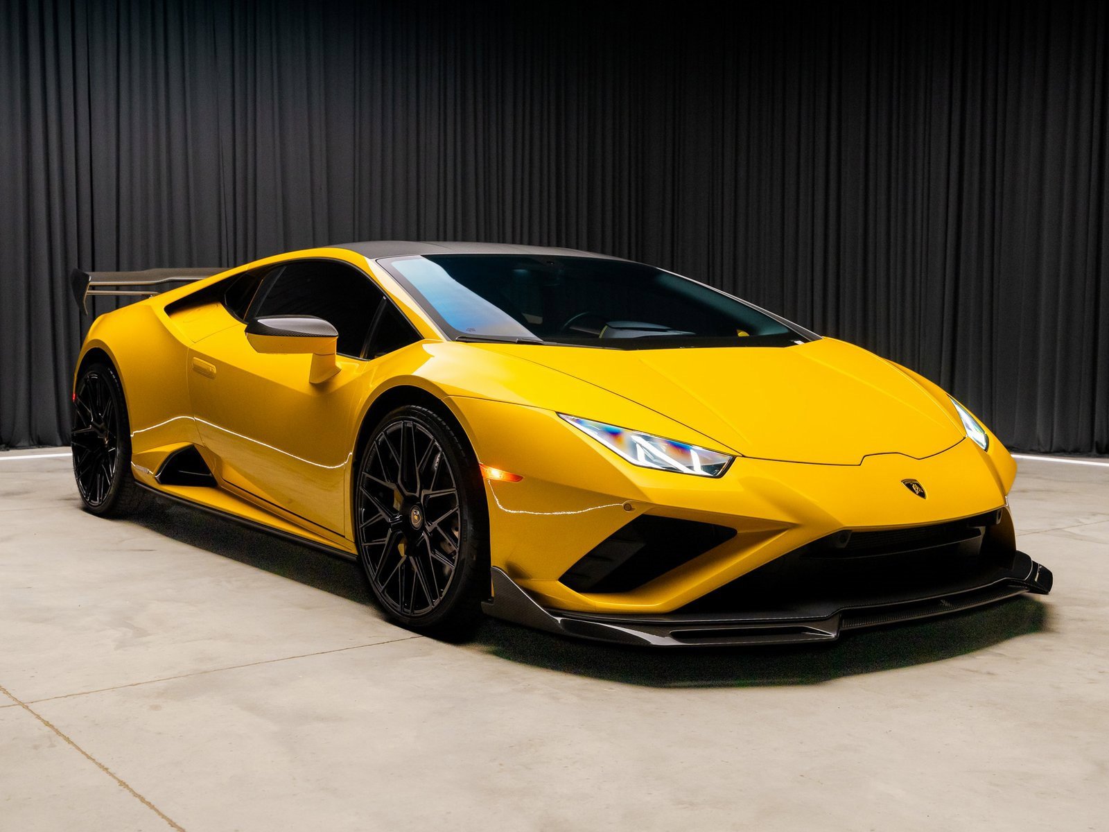 Used 2022 Lamborghini Huracan EVO image 17