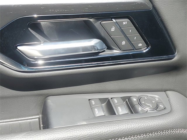 New 2025 GMC Yukon XL Denali w/ Denali Reserve Package image 9