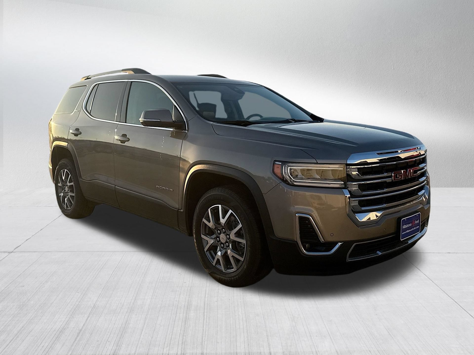Used 2023 GMC Acadia SLT AWD/4WD image 3