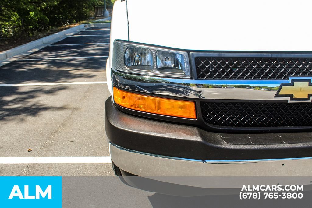 Used 2025 Chevrolet Express 3500 LT w/ LT Preferred Equipment Group RWD image 11