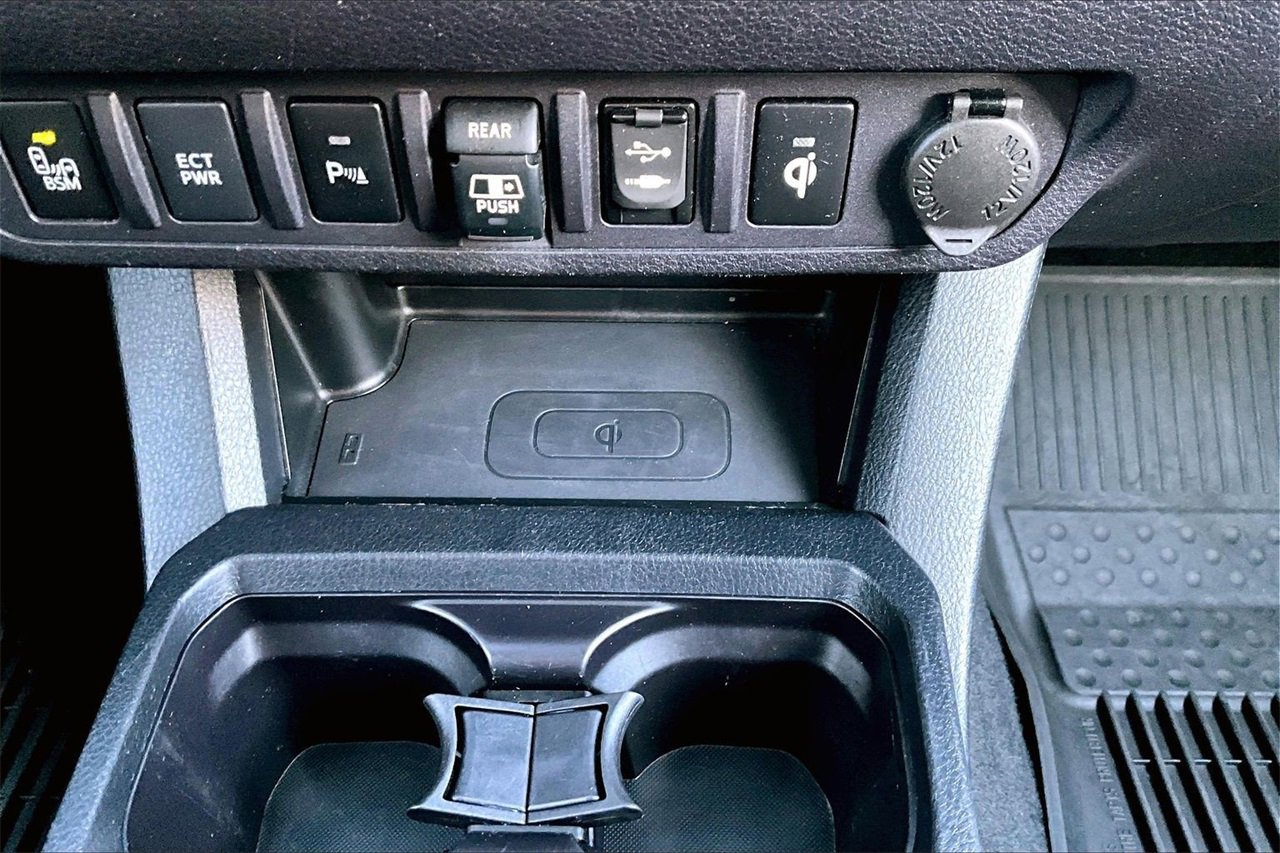 Used 2019 Toyota Tacoma TRD Off-Road w/ Technology Package image 15