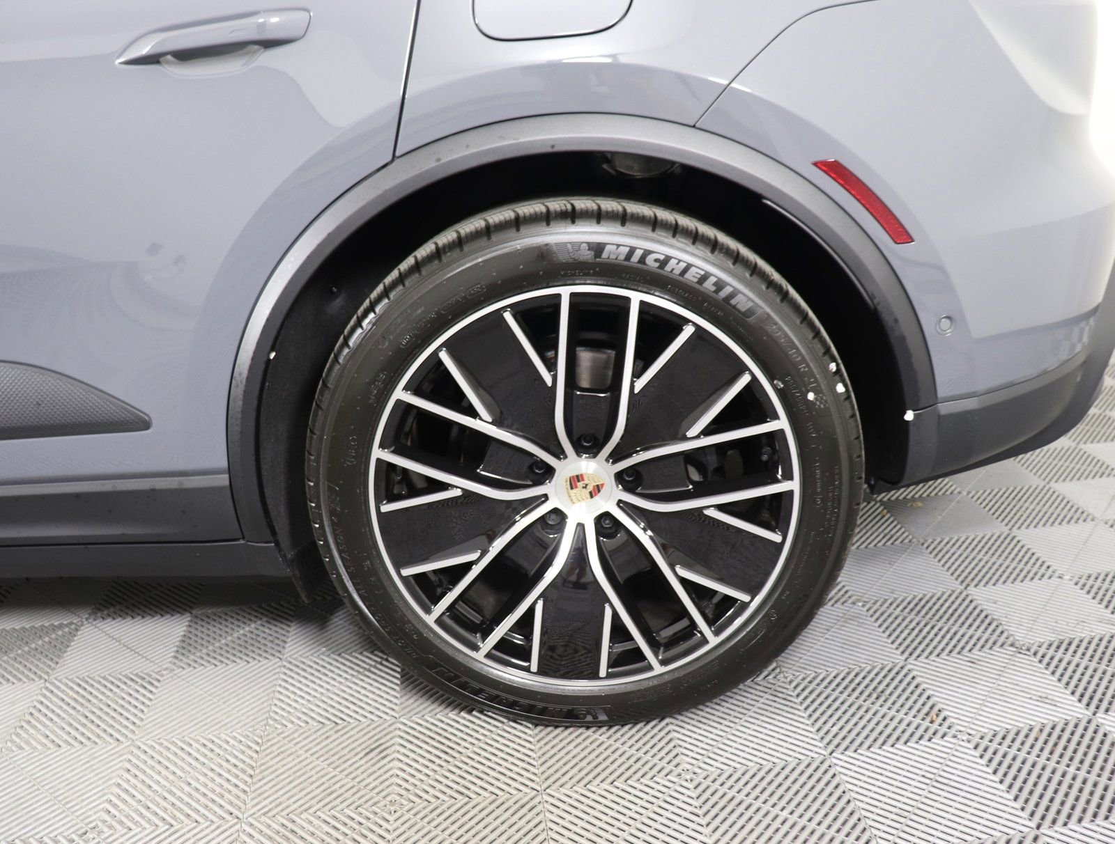 Certified 2025 Porsche Macan Electric RWD image 14