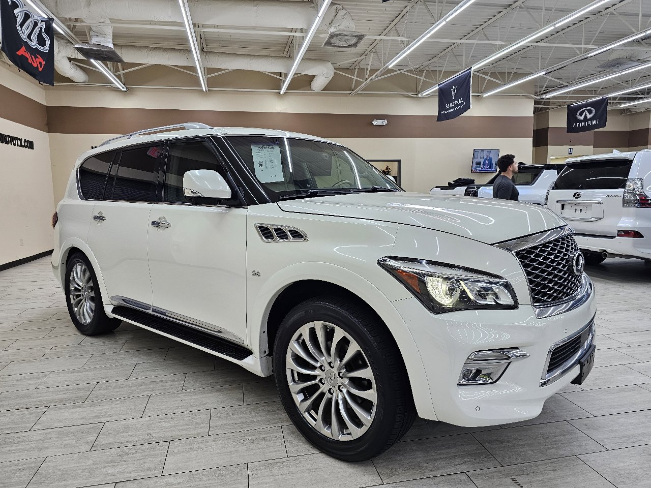 Used 2016 INFINITI QX80 2WD w/ 22" Wheel Package image 4