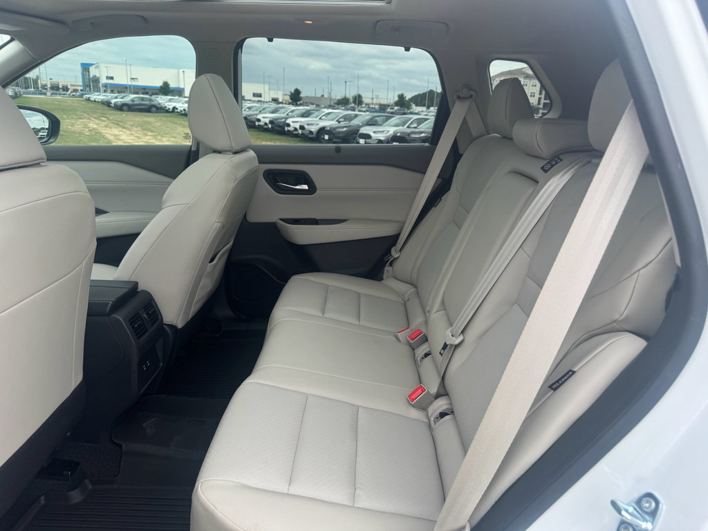 Used 2025 Nissan Rogue SV w/ SV Premium Package FWD image 25