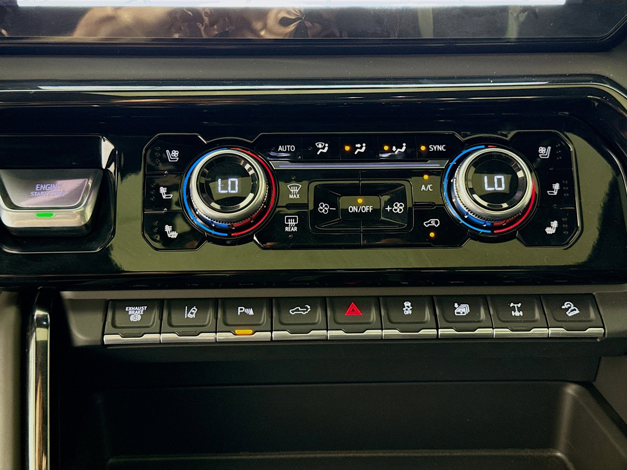 Used 2024 GMC Sierra 2500 AT4X image 16