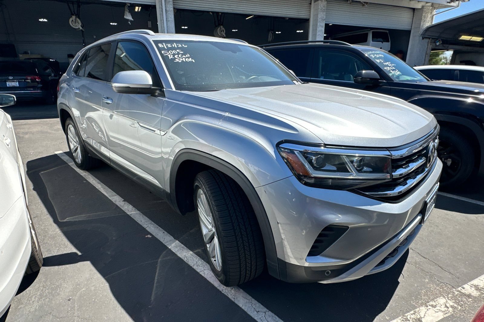 Used 2021 Volkswagen Atlas Cross Sport SE w/ Panoramic Sunroof Package FWD image 2