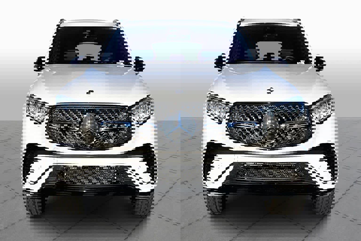 Used 2025 Mercedes-Benz GLC 300 4MATIC image 3