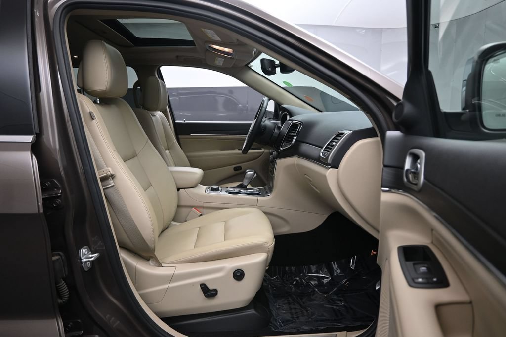 Used 2020 Jeep Grand Cherokee Limited AWD/4WD image 29