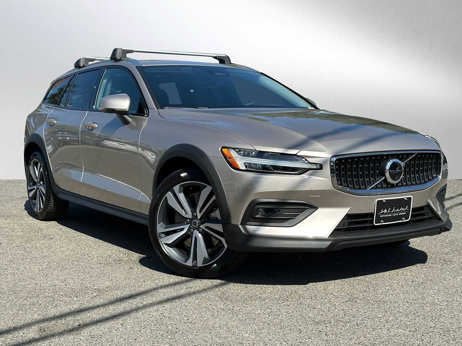 New 2026 Volvo V60 B5 Cross Country Plus w/ Climate Package