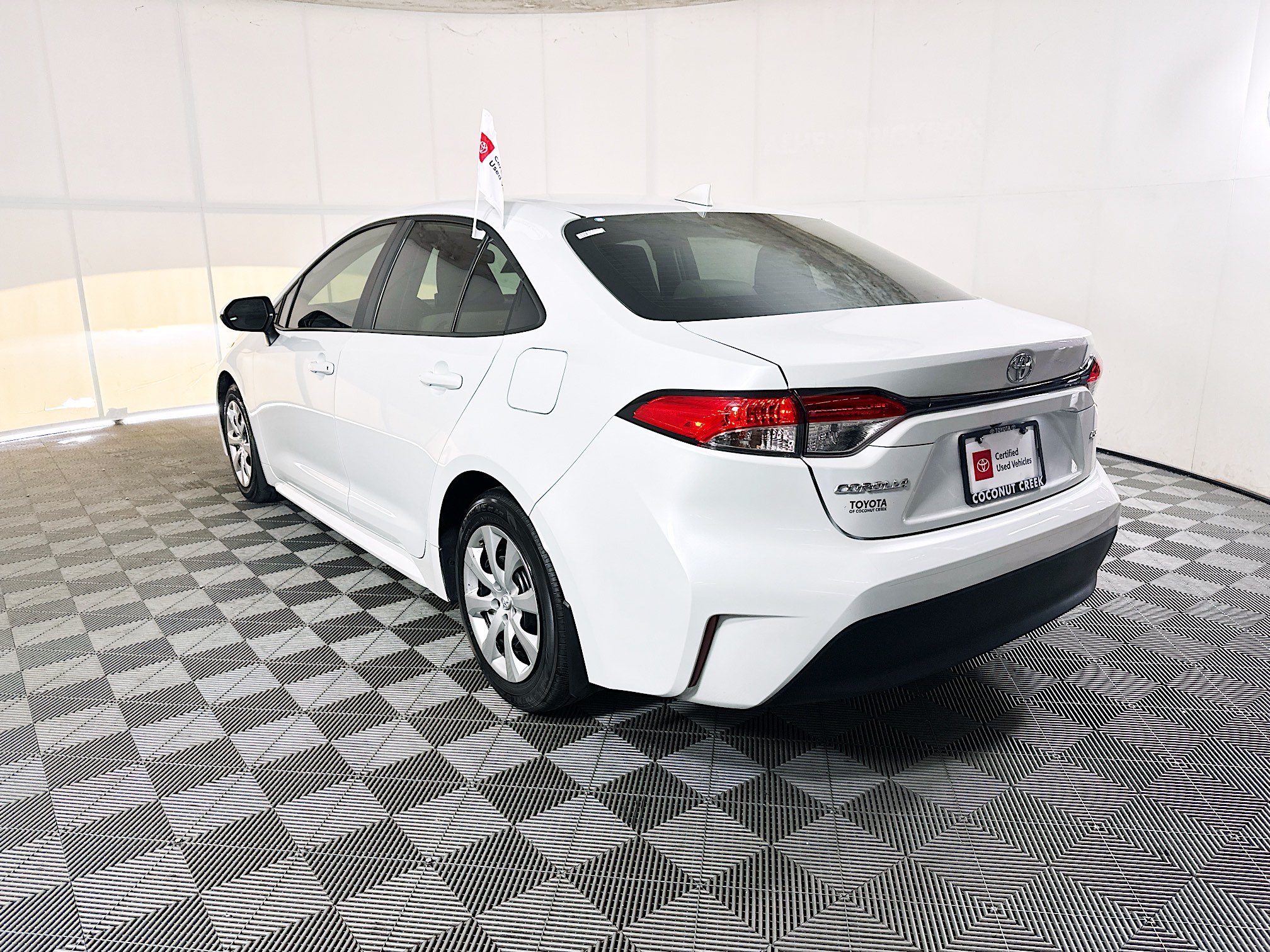 Certified 2025 Toyota Corolla LE FWD image 5