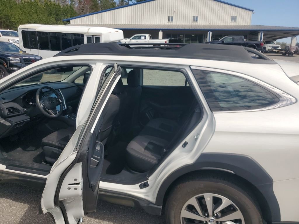 Used 2023 Subaru Outback 2.5i image 11