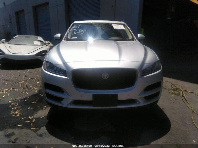 Used 2020 Jaguar F-PACE Premium image 19