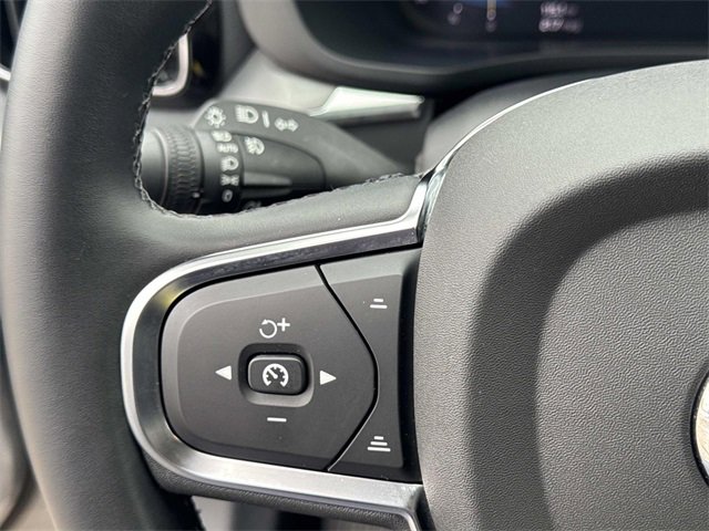 Used 2024 Volvo XC60 B5 Core image 25