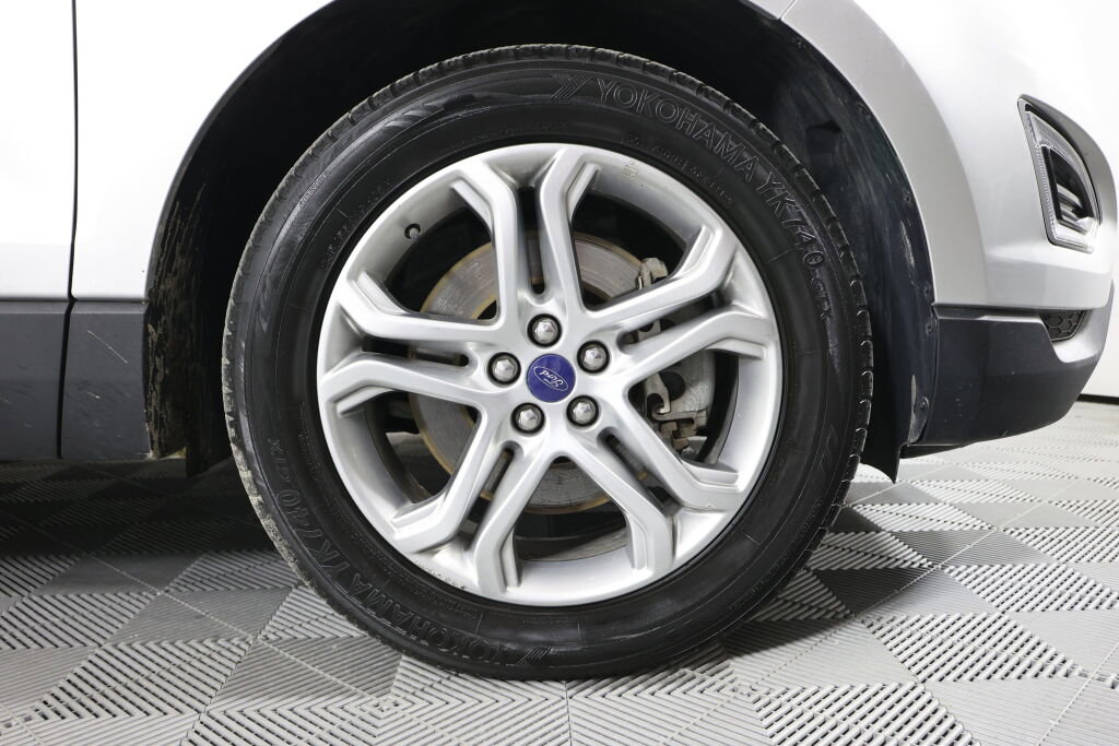 Used 2017 Ford Edge Titanium w/ Equipment Group 301A AWD/4WD image 6
