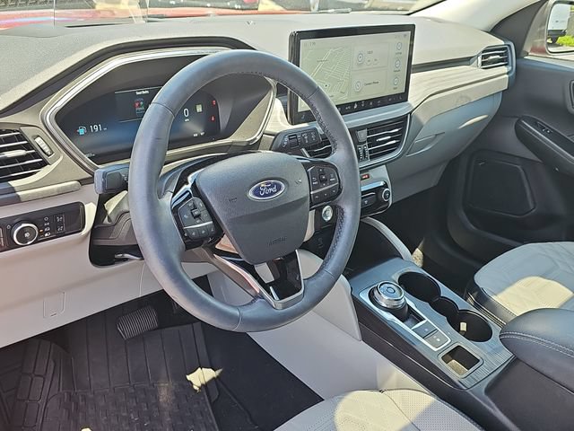 Used 2023 Ford Escape Platinum w/ Premium Technology Package AWD/4WD image 16