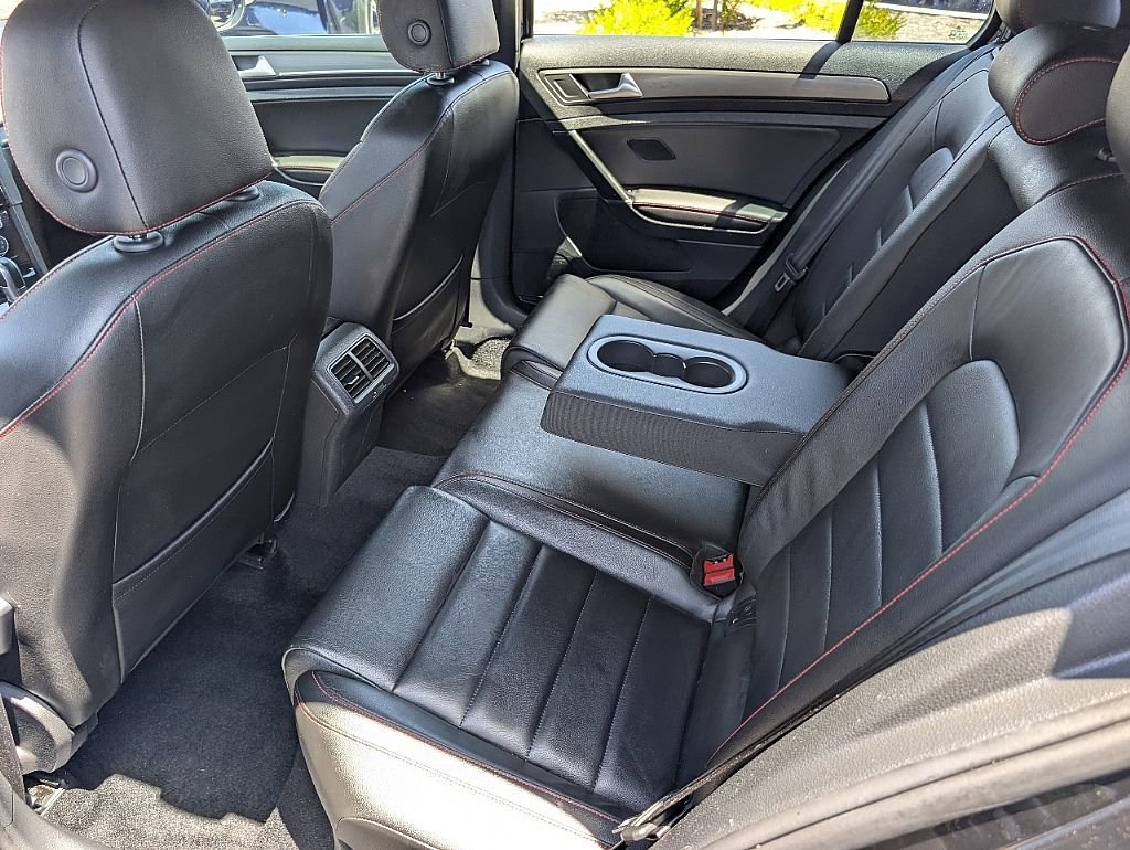 Used 2018 Volkswagen GTI SE FWD image 20